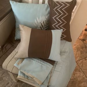 Queen sized bedding set